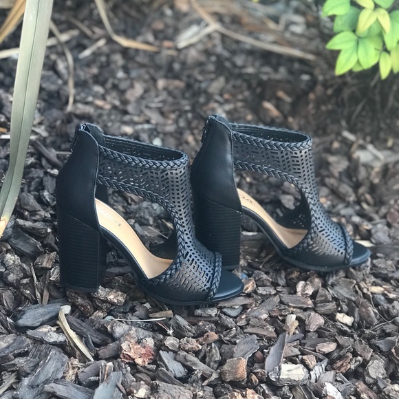 Black laser cutout booties w braided detail - Picture 3 of 7